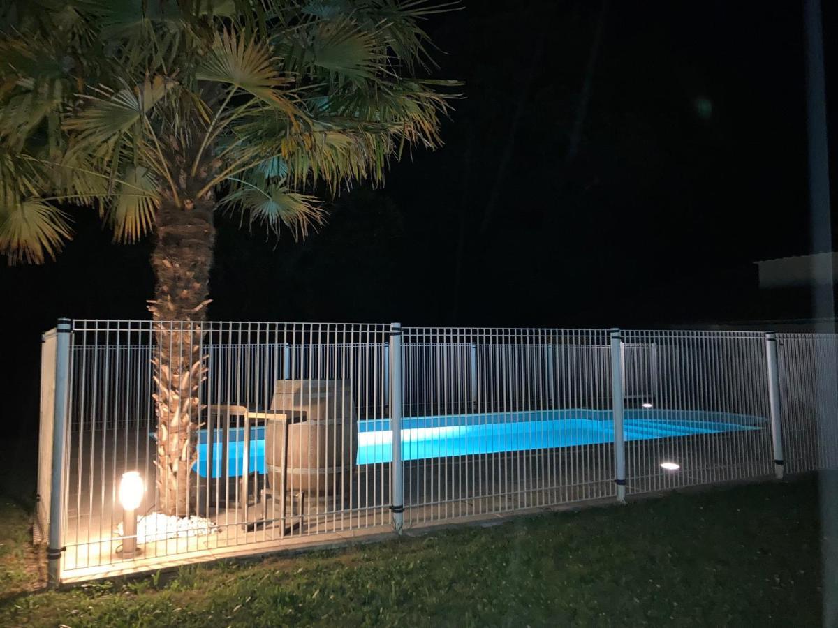 Gite Des Combes Blanches Avec Piscine Frayssinet-le-Gélat Exterior foto